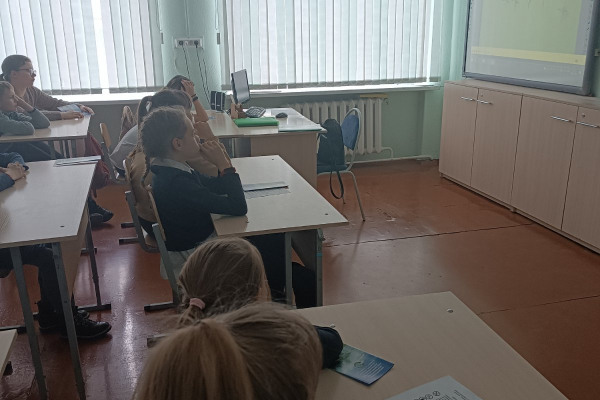 Информационный час в средней школе.